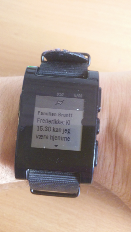 Pebble på Jens arm